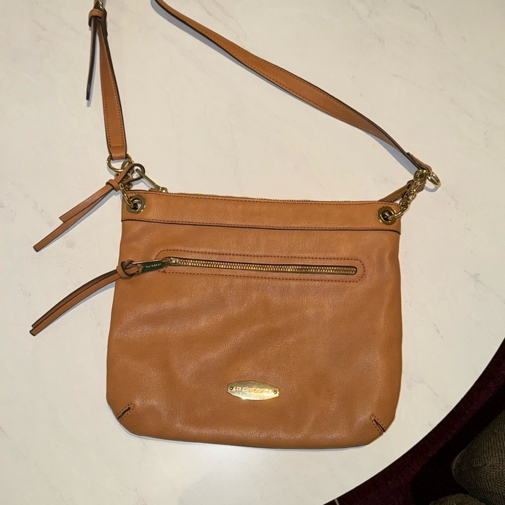 Liz Claiborne camel tan purse gold metal shoulder strap adjustable side pockets - Picture 1 of 12